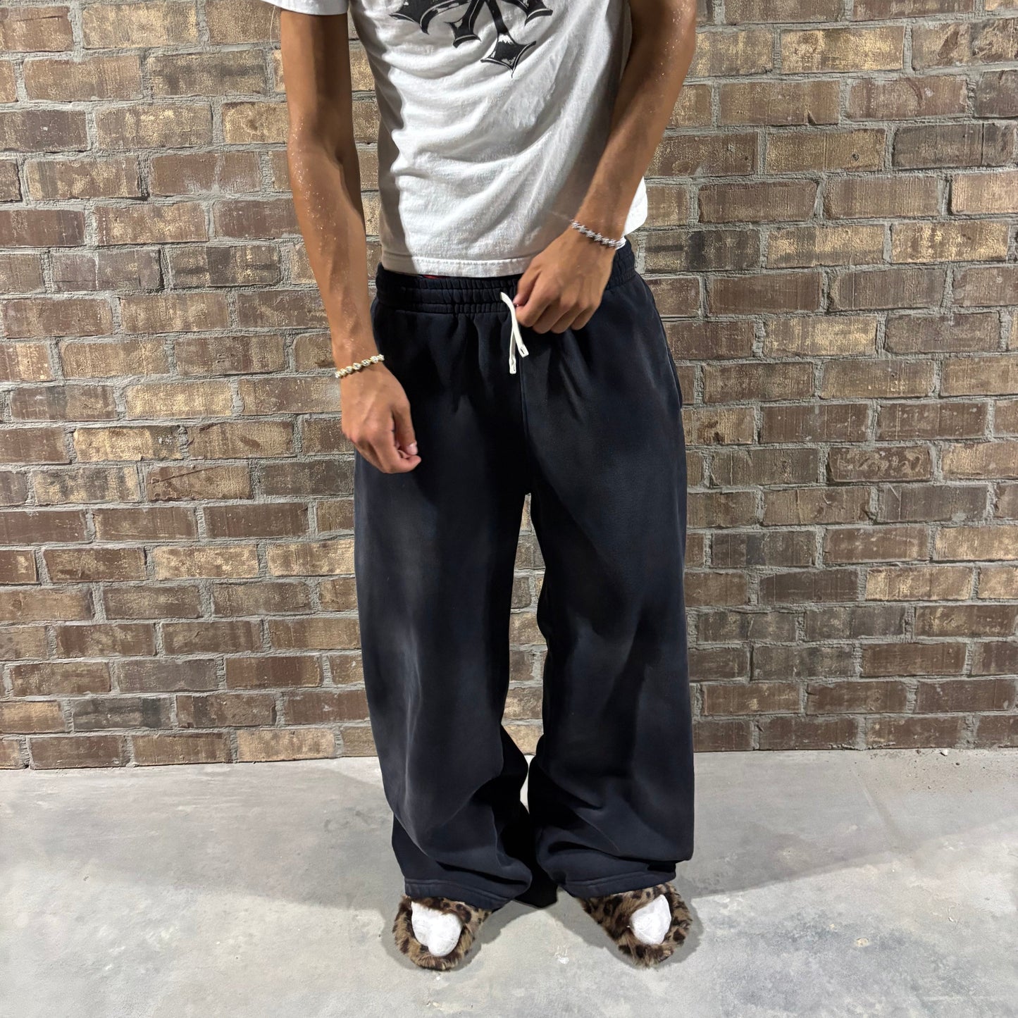BLACK "FIER" SWEATS
